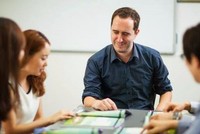 Người lao động nước ngoài sẽ tham gia tất cả 5 chế độ BHXH bắt buộc gồm chế độ ốm đau, thai sản, tai nạn lao động, bệnh nghề nghiệp, chế độ hưu trí và chế độ tử tuất. Tuy nhiên, việc thực hiện có lộ trình. (Ảnh minh hoạ)