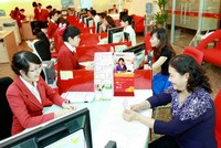 Dịch vụ bán lẻ, ngân hàng nội không thể độc tôn