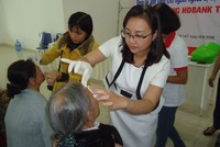 HDBank tài trợ phẫu thuật mắt cho các bệnh nhân nghèo 