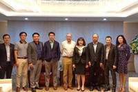 Ông Richard Toman - Chủ tịch của Asia Fresh Division thuộc Dole Asia Holding PTE. LTD., (thứ 5 từ trái sang) và bà Huỳnh Bích Ngọc - Chủ tịch HĐQT TTC Sugar (thứ 4 từ phải sang) cùng các lãnh đạo cấp cao của 2 Công ty trong một cuộc họp tại văn phòng của TTC Suga