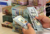 Ngân hàng Nhà nước hút tiền, giảm áp lực lên tỷ giá nhưng lãi suất tiết kiệm vẫn tiếp tục giảm