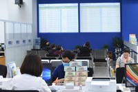 Ngân hàng kiếm bộn tiền từ buôn chứng khoán