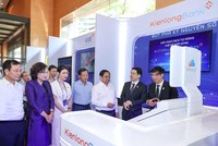 Ủy viên Bộ Chính trị, Thủ tướng Chính phủ Phạm Minh Chính cùng lãnh đạo Chính phủ, Ngân hàng Nhà nước tham quan gian hàng của KienlongBank