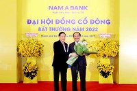 Ông Trần Ngô Phúc Vũ (bìa phải) - tân Chủ tịch Hội đồng quản trị Nam A Bank