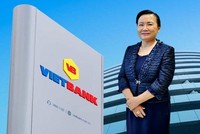 Bà Trần Thị Lâm, người theo học đại học tuổi 64, rời ghế Phó tổng giám đốc VietBank (VBB)