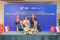 Ông Huỳnh Văn Pháp – Phó chủ tịch HĐQT BHC (ComC) và ông Thng Tien Tat – Executive Director UOBVM ký kết thỏa thuận hợp tác chiến lược