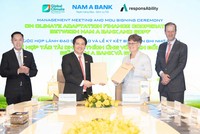 Ông Trần Khải Hoàn – Thành viên HĐQT kiêm Quyền Tổng giám đốc Nam A Bank và Bà Carolin Gassner – Chủ tịch HĐQT GCPF ký kết Biên bản ghi nhớ hợp tác.