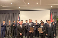 Lãnh đạo BCG Energy (bên phải) trong lễ ký kết với Siemens Gamesa Renewable Energy có sự chứng kiến của Thủ tướng Chính phủ Việt Nam và các đại biểu.