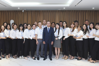 Ông Phạm Huy Thành – Chủ tịch HĐQT Công ty cổ phần Tập đoàn MBG và đội ngũ cán bộ nhân viên.