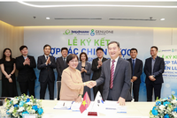 Bà Trần Thị Đào, Tổng giám đốc IMP và ông Samsoo Lee, Giám đốc điều hành của Genuone Sciences Inc.