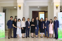 Các thành viên Ban tổ chức và đối tác hỗ trợ tổ chức cuộc bình chọn Doanh nghiệm niêm yết 2024