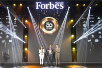 Ông Văn Viết Sơn, Giám đốc Điều hành Nam Long Land, Tập đoàn Nam Long nhận Chứng nhận giải thưởng