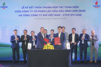 Ông Nguyễn Phúc Tuệ, Phó tổng giám đốc PV GAS và ông Trần Thái Bảo, Phó tổng giám đốc BSR đã thực hiện nghi lễ ký kết Thỏa thuận với sự chứng kiến của lãnh đạo hai bên