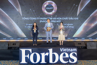 Ông Nguyễn Xuân Hòa – Chủ tịch HĐQT Phú Mỹ - PVFCCo nhận Danh hiệu Top 50 công ty niêm yết tốt nhất Việt Nam 2025.