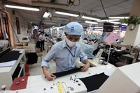 Việc nhập khẩu nguyên liệu quá lớn đang đe dọa làm mất cơ hội giảm thuế quan đối hàng dệt may xuất sang các nước TPP. Ảnh: Đ.T