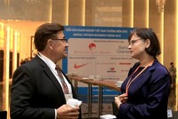 Các đại biểu trao đổi bên lề Diễn đàn VBF 2015