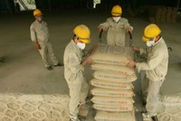 Xuất khẩu xi măng 2015 khó cán đích 20 triệu tấn
