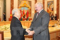 Tổng thống Cộng hòa Belarus Lukashenko và Tổng Bí thư Nguyễn Phú Trọng trong chuyến thăm chính thức Belarus của Tổng Bí thư Nguyễn Phú Trọng tháng 11/2014 (Ảnh: Vietnam+)