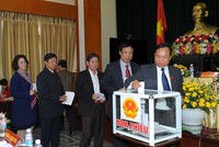 Các Đại Biểu HĐND Tỉnh Hải Dương bỏ phiếu bầu cử các chức danh thuộc thẩm quyền