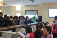 Nhà đầu tư hồi hộp theo dõi từng lệnh đấu giá được nhập. Ảnh: Kỳ Thành