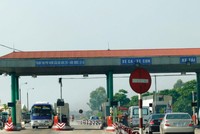 Việc lùi thời hạn tăng phí 23 dự án BOT trên QL 1 và QL14 khiến các chủ đầu tư lo không thu hồi được vốn đầu tư. Ảnh: Đ.T