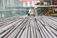 Năm 2016 được nhận định vẫn là một năm đầy khó khăn với ngành thép. Ảnh: Chí Cường