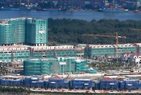 Nguồn vốn khu vực ngoài nhà nước đang chiếm tỷ trọng cao nhất (38,7%) trong tổng vốn đầu tư phát triển xã hội năm 2015. Ảnh: Đức Thanh