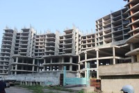 Dự án Kenton Residences (quận 7, TP.HCM ) đã phải dừng thi công từ năm 2008 vì thiếu vốn. Ảnh: G.H