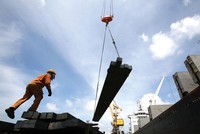 4 doanh nghiệp lớn trong ngành thép đang đòi tăng thuế nhập khẩu phôi thép và thép dài. Ảnh: Đức Thanh