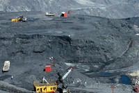 Công nghiệp khai khoáng đang đóng góp một tỷ lệ không nhỏ trong tăng trưởng kinh tế. Ảnh: Đức Thanh