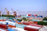 Nghỉ Tết kéo dài, xuất khẩu tháng 2 sụt giảm mạnh