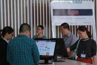 Lazada Việt Nam đang giữ ngôi vương trên thị trường thương mại điện tử Việt Nam. Điều gì sẽ xảy ra  khi Alibaba thâu tóm?