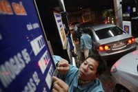 Các doanh nghiệp nhập khẩu đầu mối xăng dầu được hoàn thuế hơn 3.500 tỷ đồng, trong khi người dân vẫn phải chấp nhận giá xăng cao