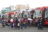 Hành khách chờ lên xe tại bến xe Miền Đông, Q.Bình Thạnh, TPHCM