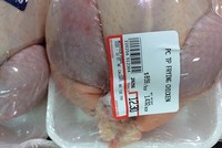 Thịt gà Mỹ bày bán trong siêu thị tại Mỹ. (Hiệp hội Chăn nuôi gia cầm Đông Nam Bộ cung cấp).