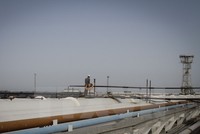 Cơ sở lọc dầu trên đảo Kharg thuộc vùng Vịnh, miền nam Iran ngày 23/2. (Nguồn: THX/TTXVN)