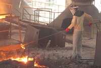 Muốn thoát khỏi cạm bẫy phát triển trung bình thì  phải phát triển sản xuất. (Ảnh: Đức Duy/Vietnam+)