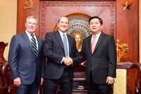 Bí thư Thành Ủy TP.HCM Đinh La Thăng tiếp ông Howard Lutnick chiều 24/5.