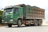 Vẫn còn nhiều vi phạm về tải trọng và kích thước thùng hàng.
(Ảnh minh họa)