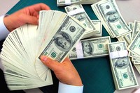 Tỷ giá trung tâm ngày 10/6 tăng trở lại 5 đồng, vàng tăng 110.000 đồng/lượng