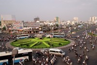 Việc chọn tuyến đường trên cao số 1 từ trung tâm ra sân bay Tân Sơn Nhất vì hiện nay các tuyến đường trên mặt đất đang quá tải (ảnh minh họa)