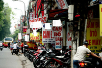 Đường Láng (Hà Nội), các cửa hàng cầm đồ đang nóng vì Euro 2016