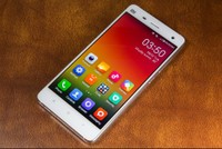 Mi4 là mẫu smartphone Android giá rẻ, hiệu năng cao nổi tiếng của Xiaomi với màn hình Full HD, chip Snapdragon 801.