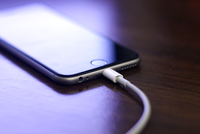 Apple bị kiện vì sử dụng bằng sáng chế công nghệ sạc mà không xin phép.