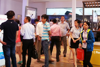 Các chi nhánh hỗ trợ đổi sim 4G luôn đông người