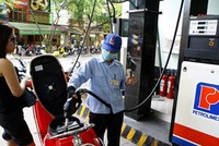 Cách tính thuế nhập khẩu đối với mặt hàng xăng dầu hiện nay giúp các doanh nghiệp kinh doanh xăng dầu đầu mối thu lợi lớn mỗi ngày