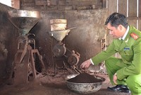 Kiểm tra 1 cơ sở làm cà phê nghi giả tại Đắc Lắc