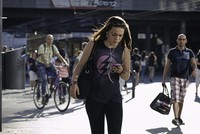 Thái Lan dự định theo dõi khách nước ngoài bằng sim điện thoại. (Ảnh minh họa: khaosodenglish)