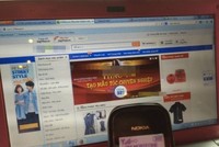 Người Việt ngày càng chuộng mua sắm mua mạng. Ảnh: H.T