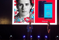 Brooklyn Beckham là gương mặt quảng bá smartphone Honor 8 của Huawei.